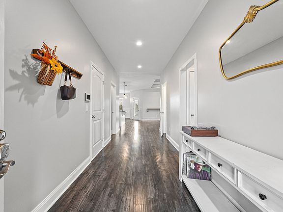4th image of 105 Sycamore Hill Dr