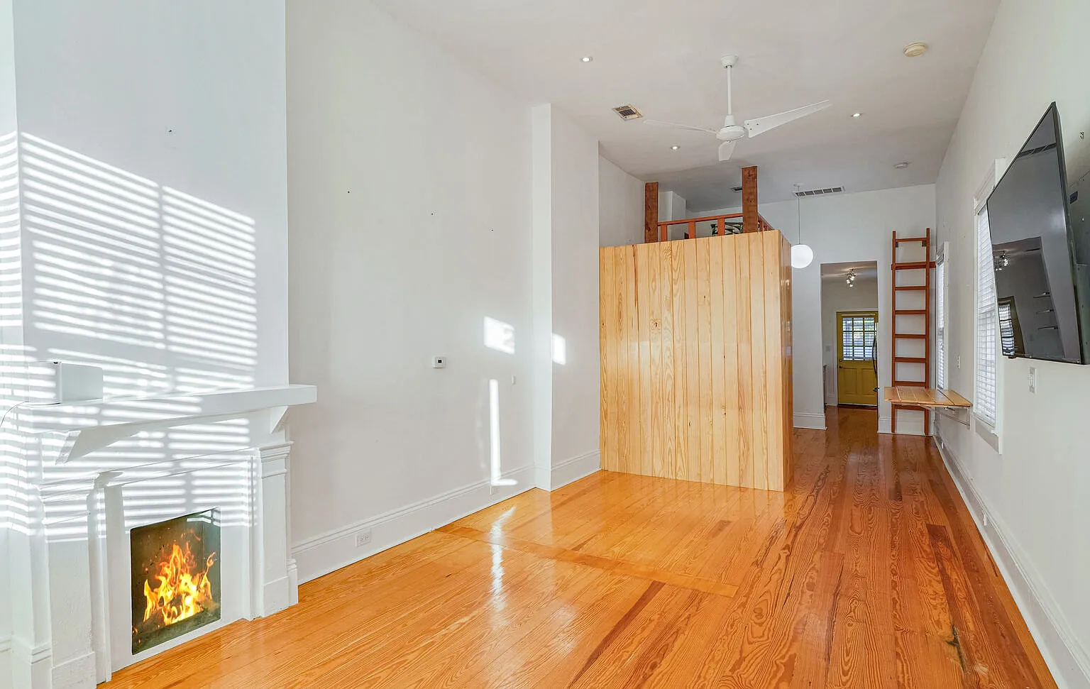 1 bed, 700 sqft, $1,600 — Photo 1