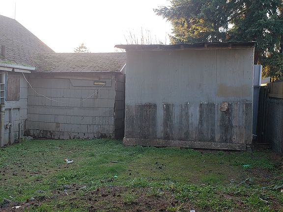 4th image of 6921 SE Crystal Springs Blvd