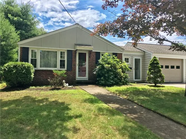 30 Rutherford Ave, Warwick, RI 02886