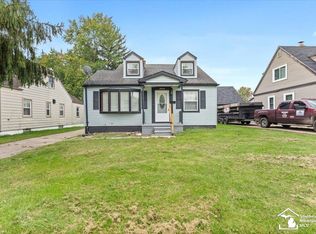 29494 Walnut St, Flat Rock, MI 48134