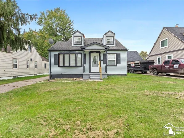 29494 Walnut St, Flat Rock, MI 48134