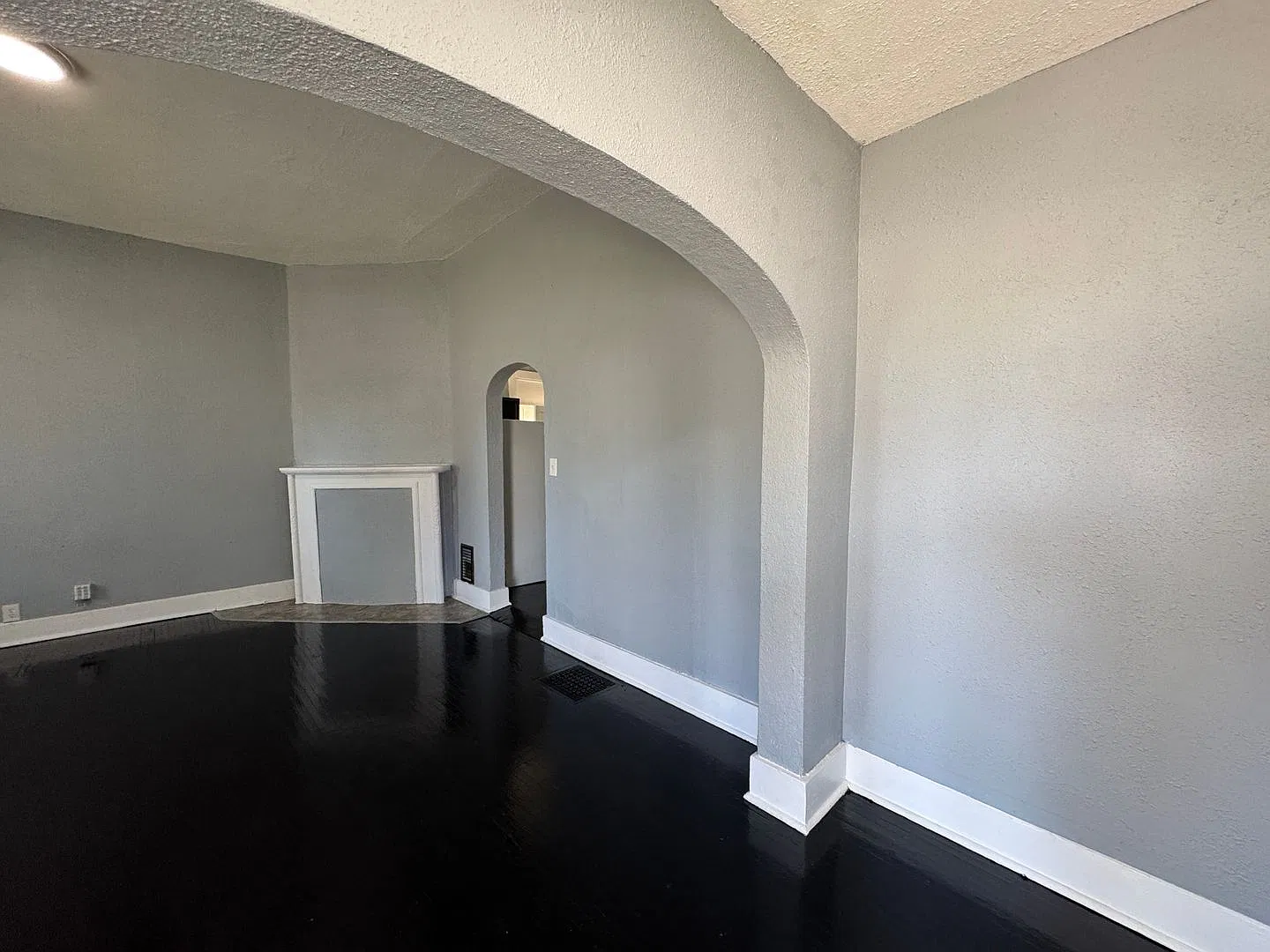 1640 Woodlawn/Mullin — Photo 3