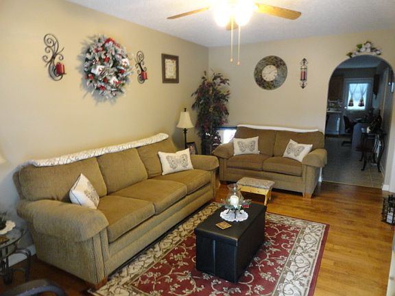 4th image of 1205 Camelot Court