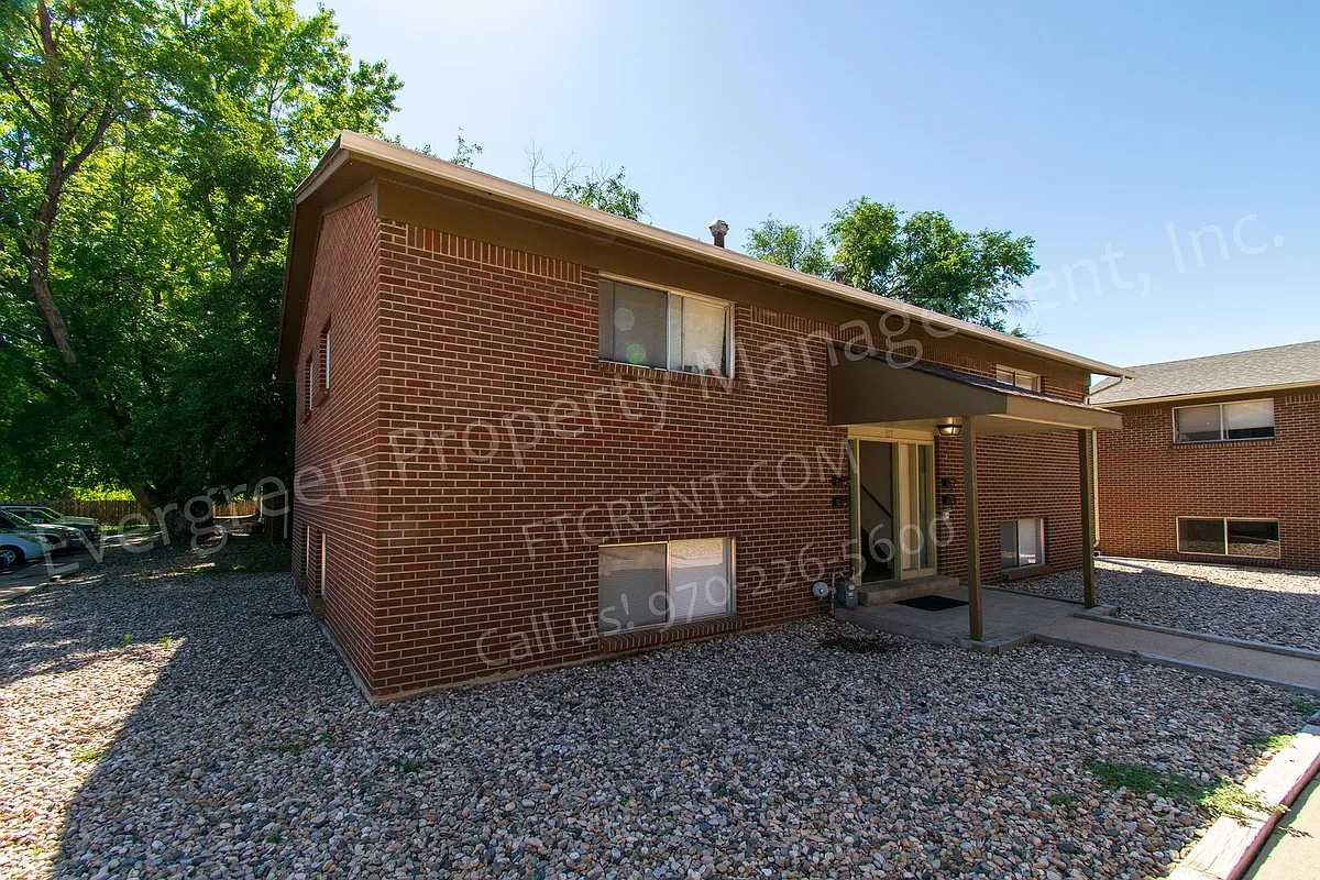 Building Photo - 923 James Ct