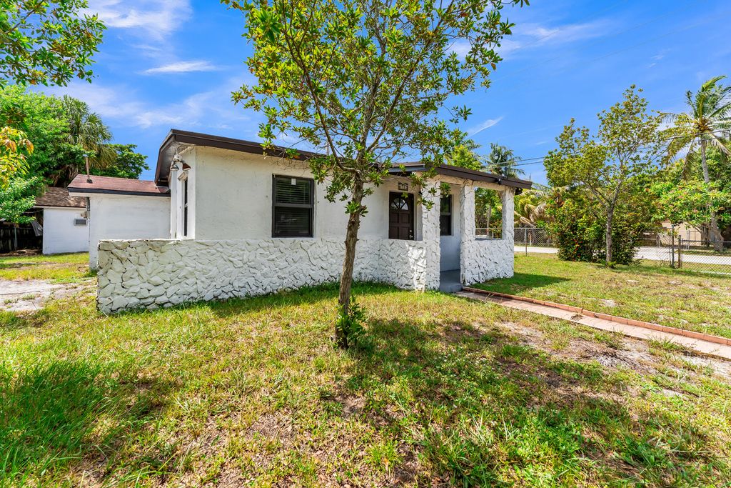 1712 NE 50TH Court, photo 4