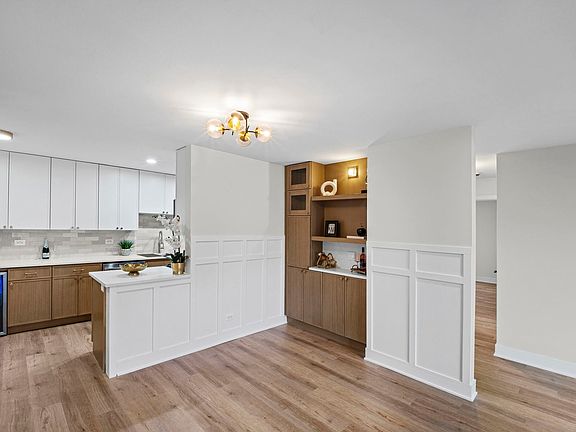 5th image of 2400 Archbury Ln APT 2E
