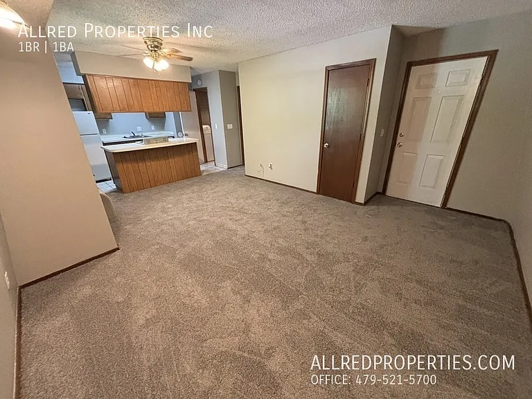 1390 W Wedington Dr #12 — Photo 4