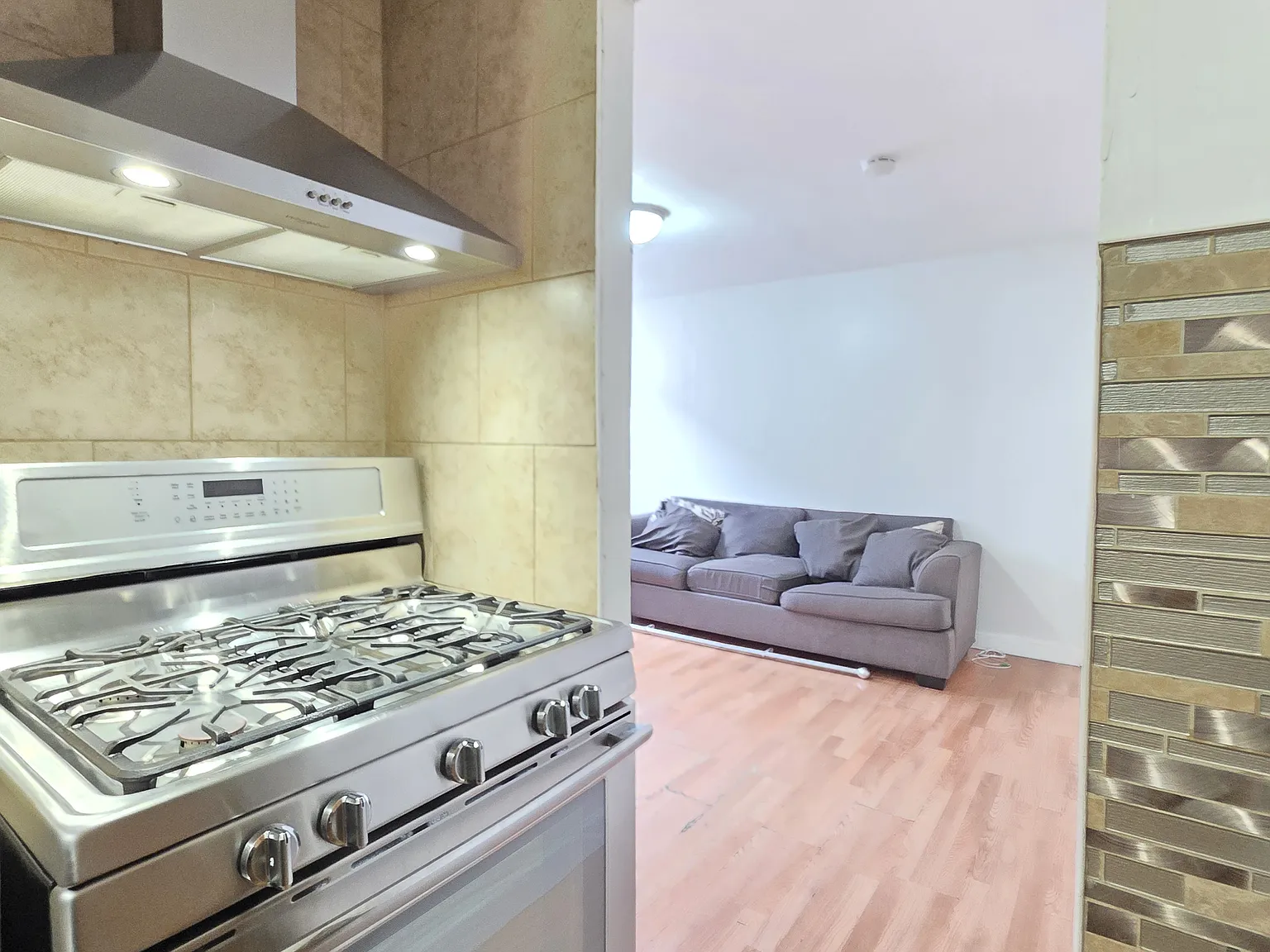 2 bed, $1,650 — Photo 3