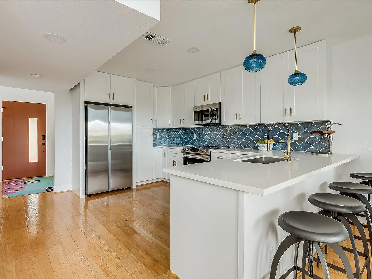 3 bed, 3.0 bath, 1809 sqft, $2,200 — Photo 4