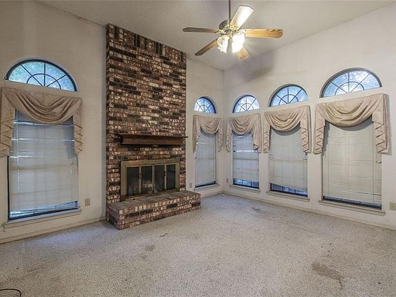 2nd image of 2059 Camelot Dr