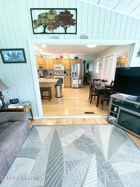 4th image of 27 Sylvan Avenue