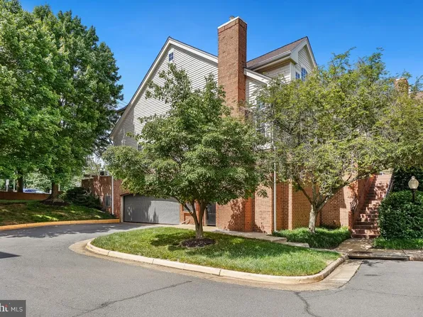 7037 Haycock Rd, Falls Church, VA 22043