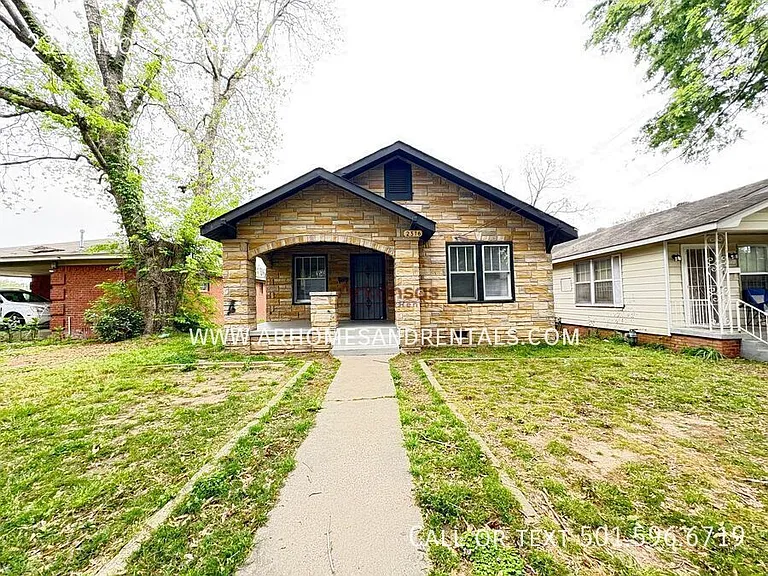 2316 Moss St — Photo 1