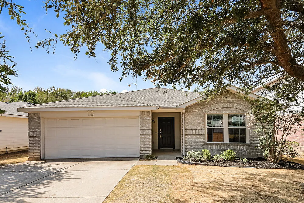 4 bed, 2.0 bath, 1906 sqft, $1,785 — Photo 1