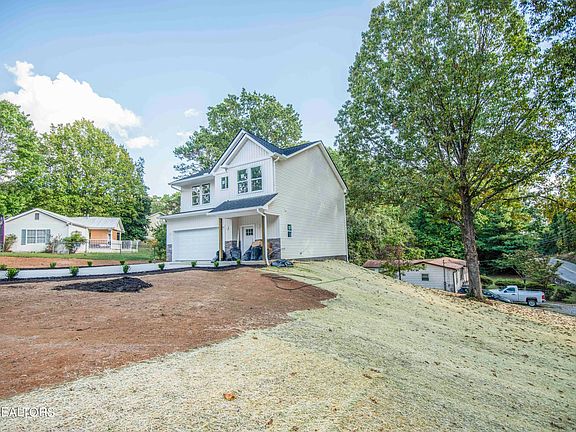 2nd image of 5858 Lucerne Ln