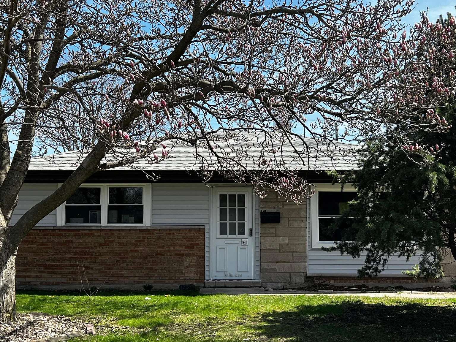 17319 Chicago Ave photo 1