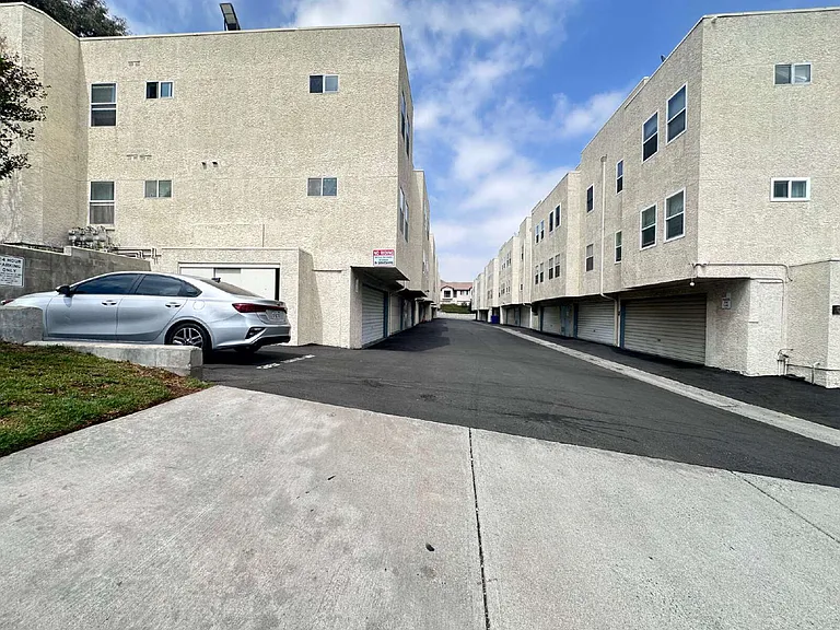 18209 Sierra Hwy — Photo 15