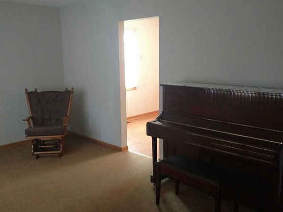 3rd image of 8240 Oak Park Ave