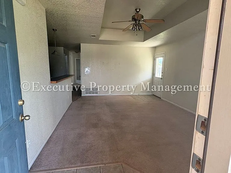 208 Janelle Dr — Photo 8