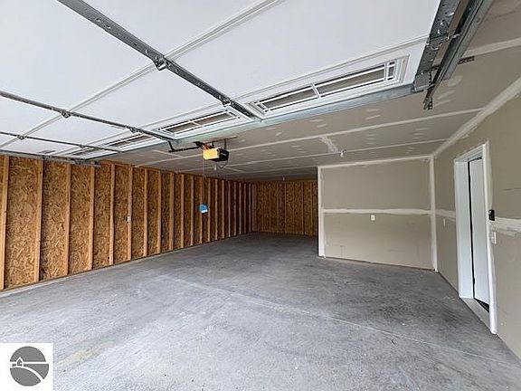 4th image of 4877 Meadowlark Ln #40