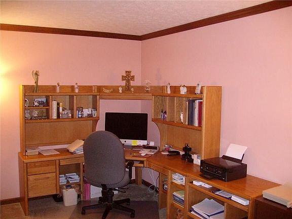 2nd image of 104 Twinbrook Pl