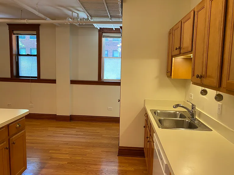 1401 W Winnemac Ave #G — Photo 2