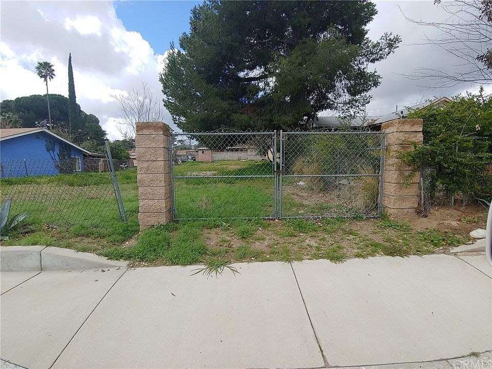 1st image of 555 N Woodland Ave