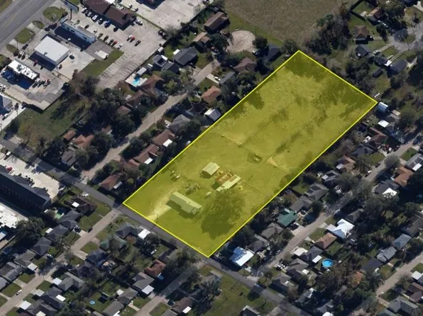 1420 S 29th St, Nederland, TX 77627