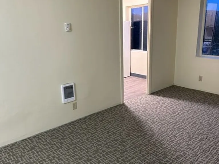 Eugene Manor Apartments — Photo 28