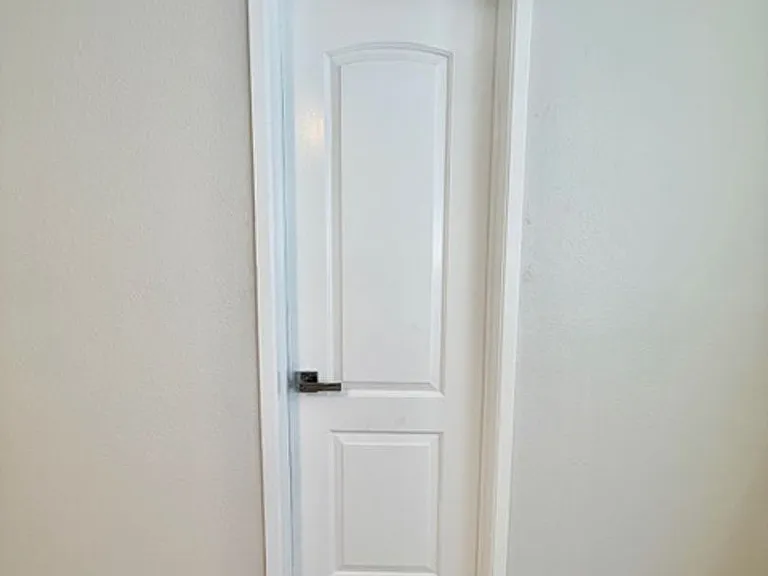 1595 E. Chevy Chase Drive — Photo 28