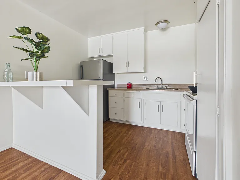 Sepulveda Manhattan Apartments — Photo 5