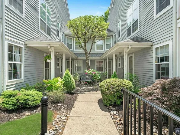 1329 Oxford St, Mahwah, NJ 07430