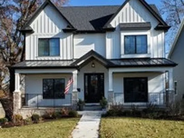 323 Elmwood Dr, Naperville, IL 60540