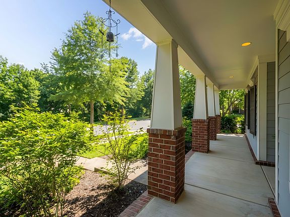 4th image of 1023 Eden Park Dr