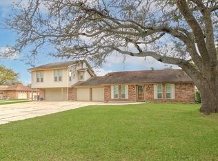 12114 Cherry Point Dr, Mont Belvieu, TX 77535