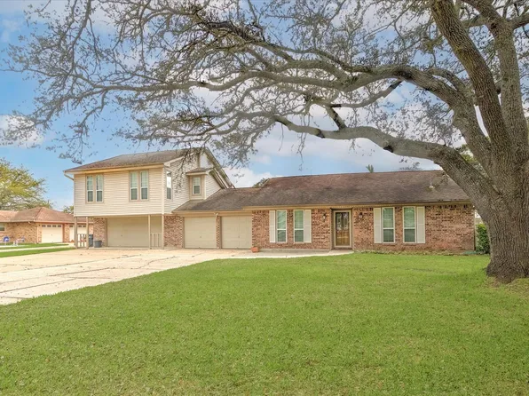 12114 Cherry Point Dr, Mont Belvieu, TX 77535