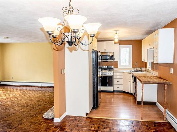 2nd image of 133 Brown St