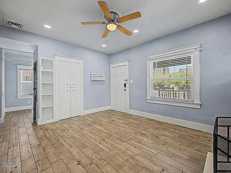 825 E Helen St — Photo 25