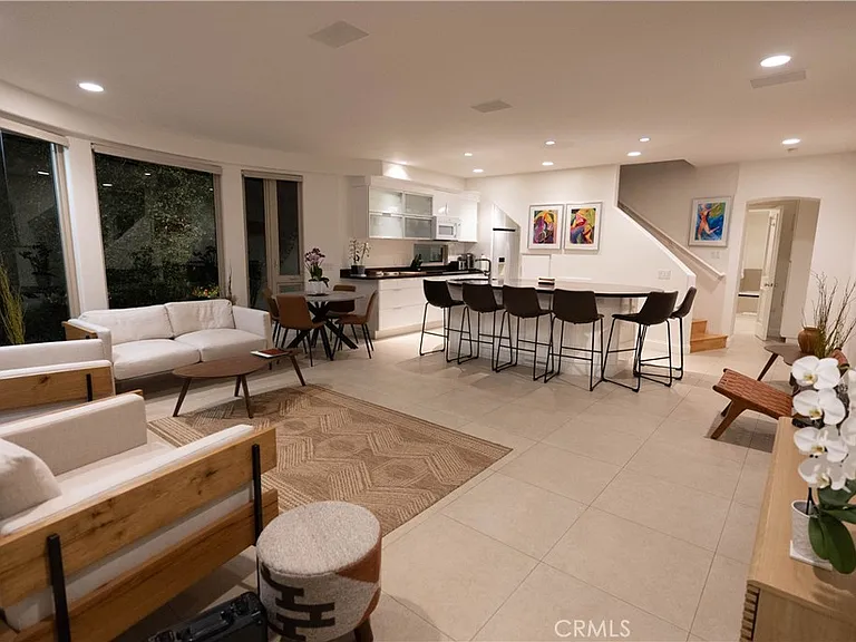 558 Cliff Dr — Photo 8