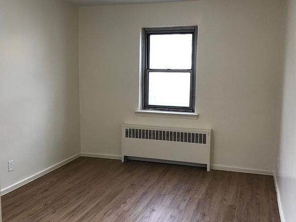 4th image of 15830 76th Ave APT 1A
