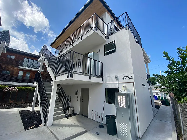 4732-4734 Utah St — Photo 10