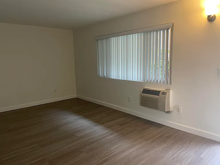 Coast Apartments — Photo 5