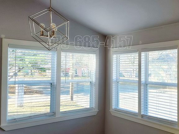 5th image of 210 W Wood St