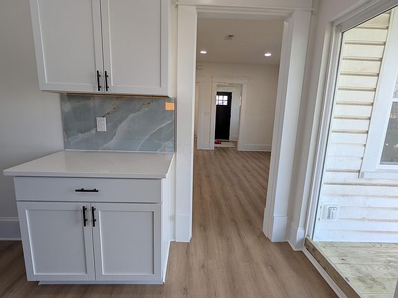 4th image of 284 Latourette St