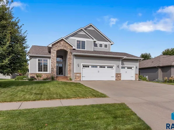 8204 S Grass Creek Dr, Sioux Falls, SD 57108
