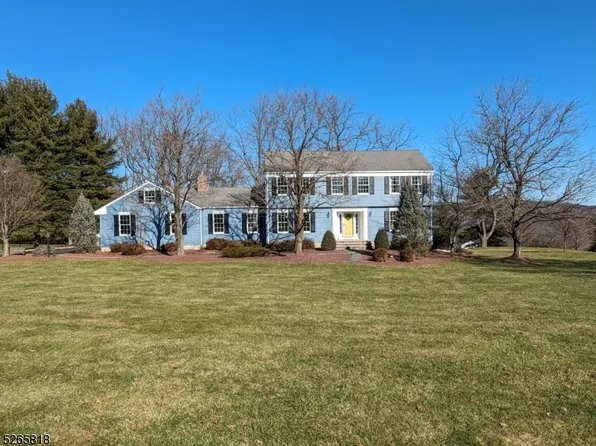 2 Rustic Trail, Raritan Twp., NJ 08822