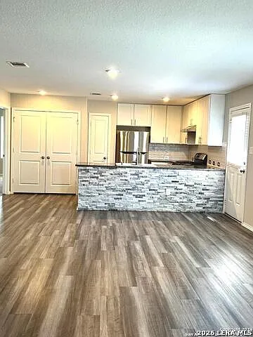 3 bed, 2.0 bath, 1276 sqft, $1,495 — Photo 2