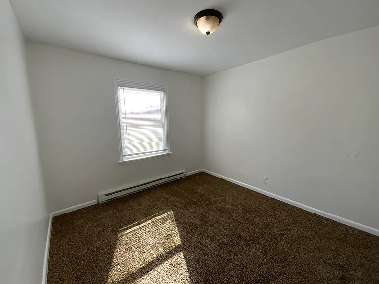 822 Broadway St — Photo 6