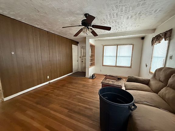 2nd image of 625 Montrose St